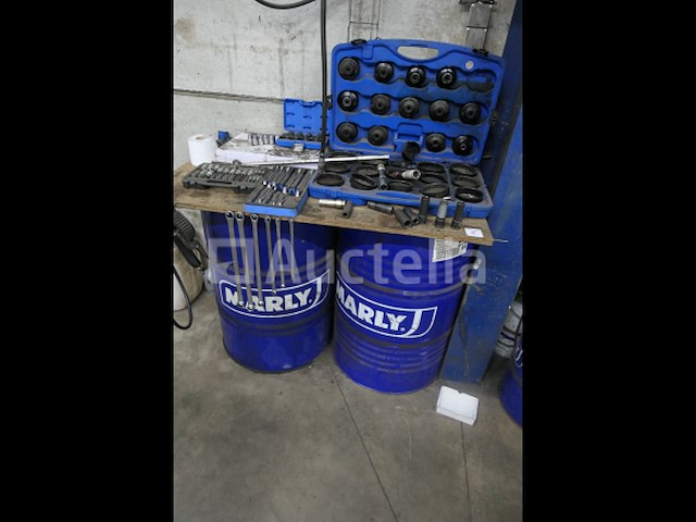 Persluchtslanghaspel, sleutels en diverse accessoires - afbeelding 7 van  7