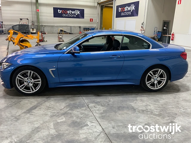 Personenauto cabrio - afbeelding 21 van  21