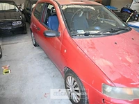 Personenauto fiat punto - afbeelding 4 van  11