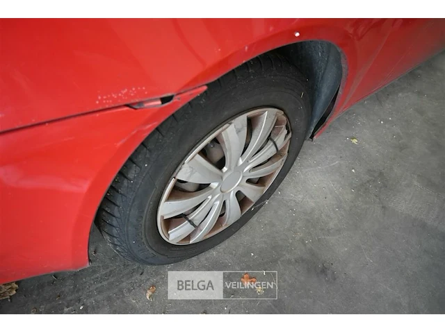 Personenauto fiat punto - afbeelding 5 van  11
