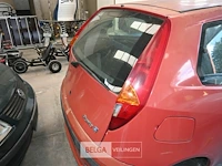 Personenauto fiat punto - afbeelding 6 van  11