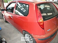 Personenauto fiat punto - afbeelding 7 van  11