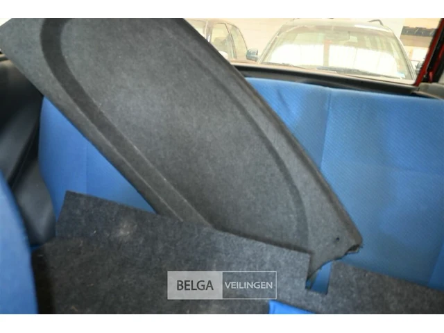 Personenauto fiat punto - afbeelding 10 van  11