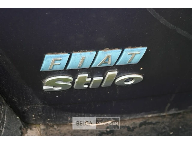 Personenauto fiat stilo - afbeelding 4 van  14