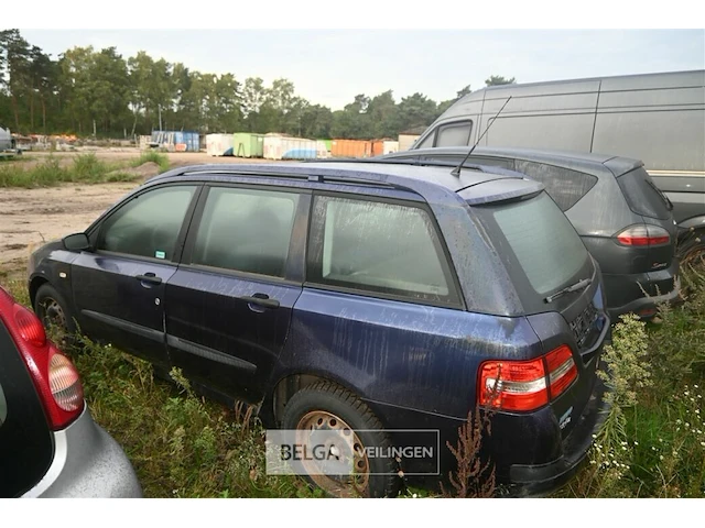 Personenauto fiat stilo - afbeelding 5 van  14