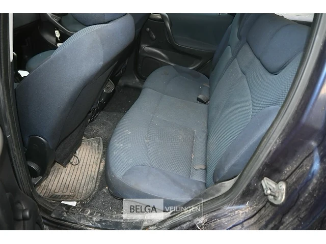 Personenauto fiat stilo - afbeelding 6 van  14