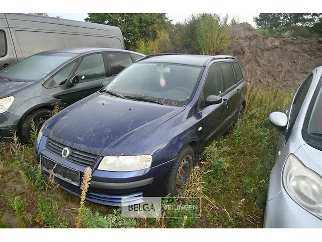 Personenauto fiat stilo - afbeelding 1 van  14