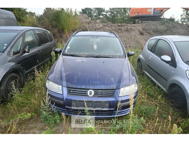 Personenauto fiat stilo - afbeelding 7 van  14