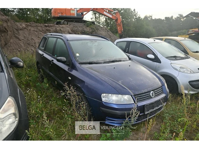 Personenauto fiat stilo - afbeelding 12 van  14