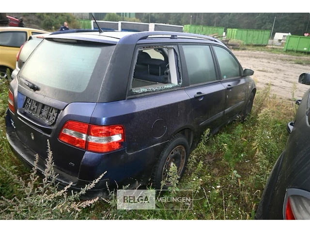 Personenauto fiat stilo - afbeelding 13 van  14