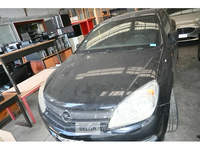 Personenauto opel astra - afbeelding 1 van  9
