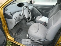 Personenauto toyota yaris - afbeelding 4 van  12