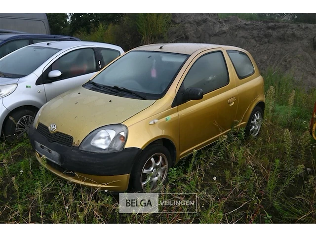 Personenauto toyota yaris - afbeelding 1 van  12