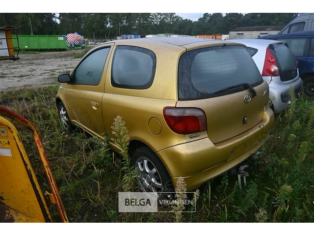Personenauto toyota yaris - afbeelding 10 van  12