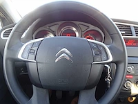 Personenauto - afbeelding 3 van  17