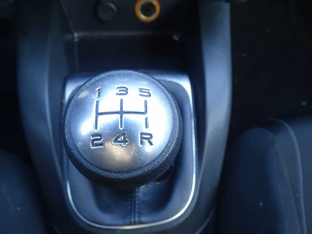 Personenauto - afbeelding 5 van  17