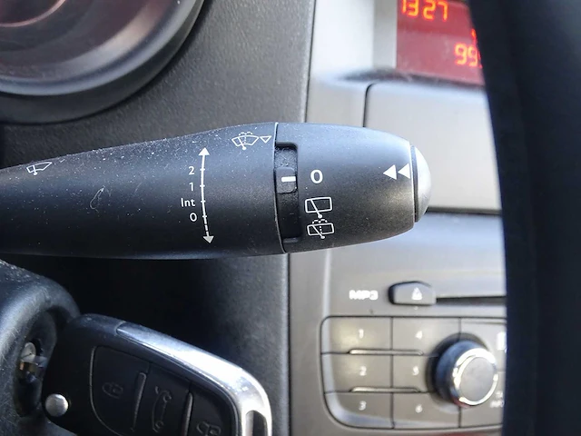 Personenauto - afbeelding 8 van  17