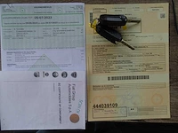 Personenauto - afbeelding 10 van  18