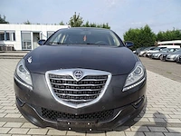 Personenauto - afbeelding 1 van  18