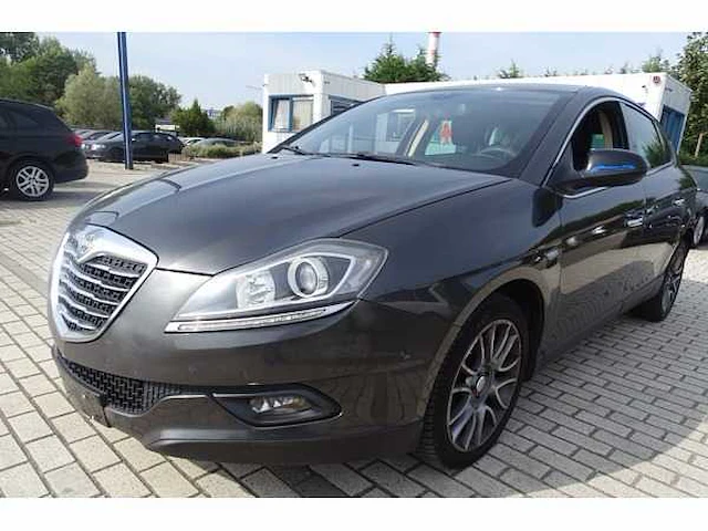 Personenauto - afbeelding 11 van  18