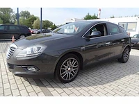 Personenauto - afbeelding 12 van  18