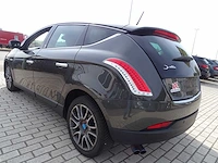 Personenauto - afbeelding 13 van  18