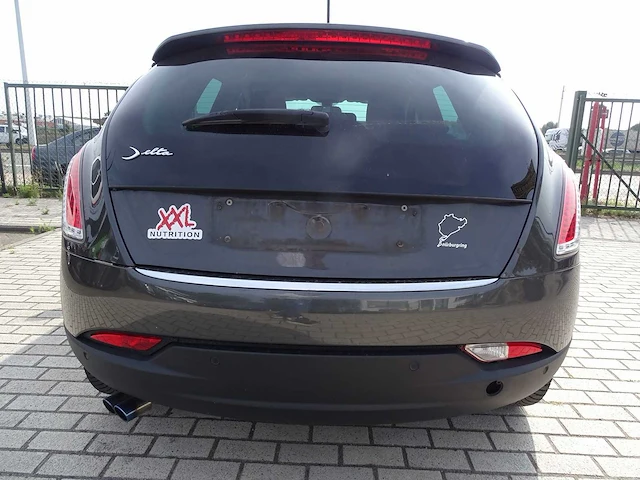 Personenauto - afbeelding 14 van  18