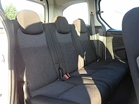 Personenauto - afbeelding 2 van  21