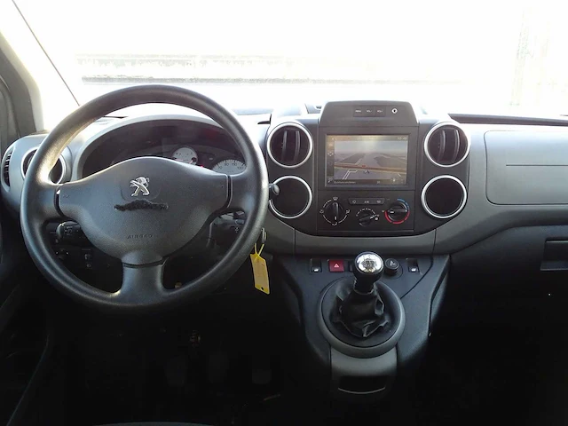 Personenauto - afbeelding 3 van  21