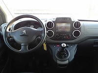 Personenauto - afbeelding 3 van  21