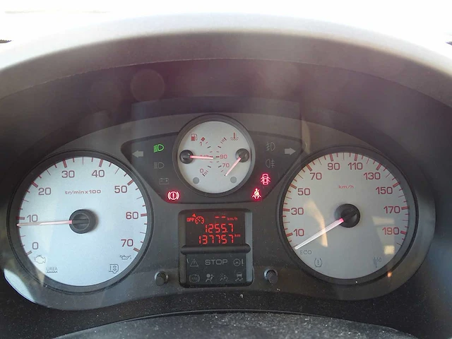Personenauto - afbeelding 5 van  21