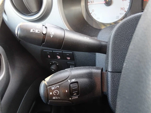 Personenauto - afbeelding 6 van  21