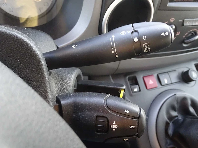 Personenauto - afbeelding 7 van  21