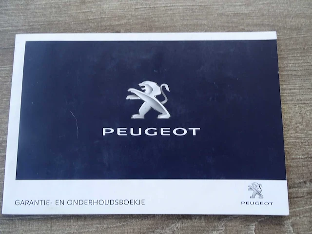 Personenauto - afbeelding 10 van  21