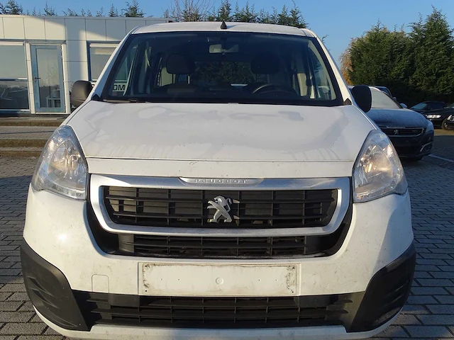 Personenauto - afbeelding 1 van  21