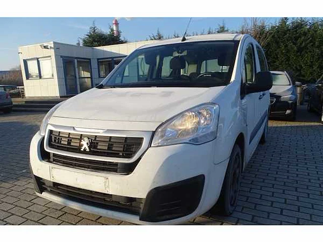 Personenauto - afbeelding 12 van  21