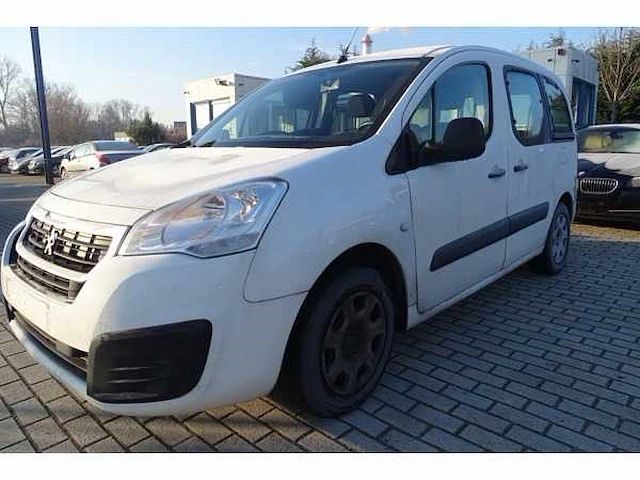 Personenauto - afbeelding 15 van  21