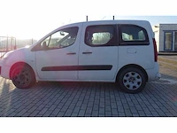 Personenauto - afbeelding 16 van  21