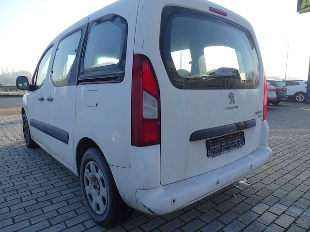 Personenauto - afbeelding 17 van  21