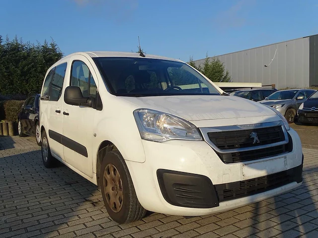 Personenauto - afbeelding 20 van  21