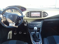 Personenauto - afbeelding 2 van  22