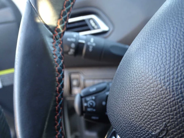 Personenauto - afbeelding 6 van  22