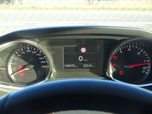 Personenauto - afbeelding 8 van  22
