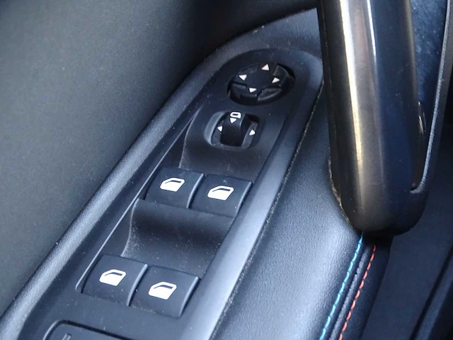 Personenauto - afbeelding 10 van  22