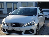 Personenauto - afbeelding 12 van  22