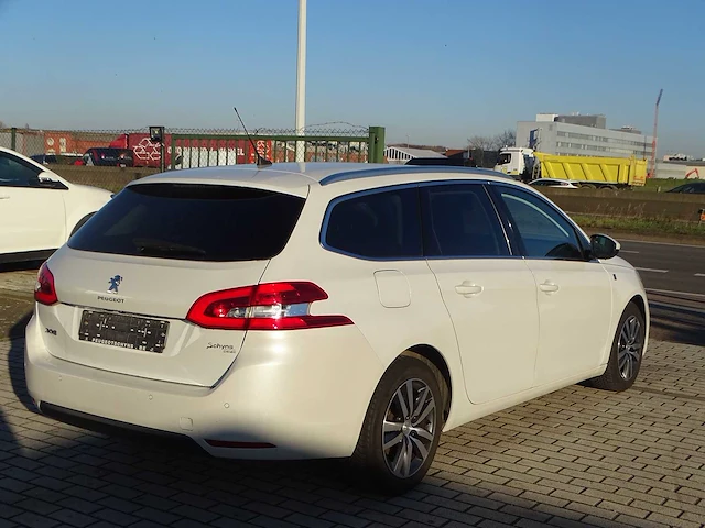 Personenauto - afbeelding 17 van  22