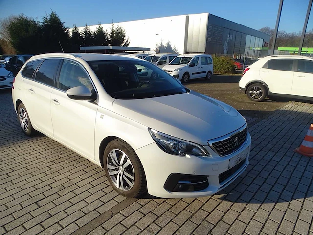 Personenauto - afbeelding 19 van  22
