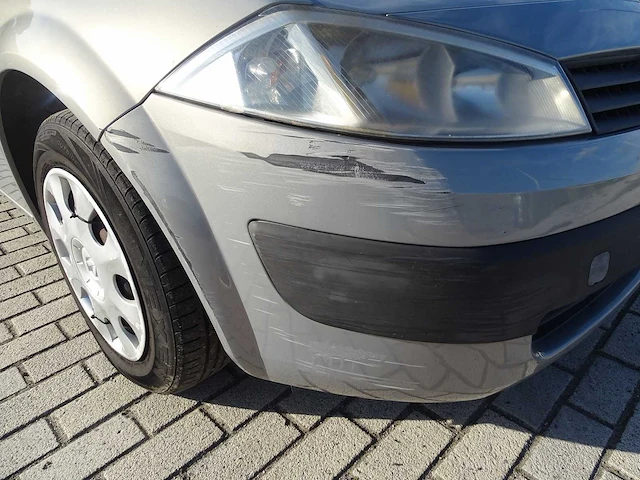 Personenauto - afbeelding 2 van  21