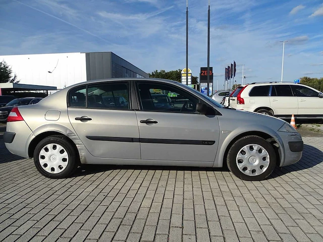 Personenauto - afbeelding 3 van  21