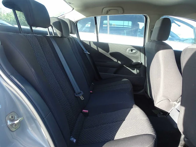 Personenauto - afbeelding 5 van  21